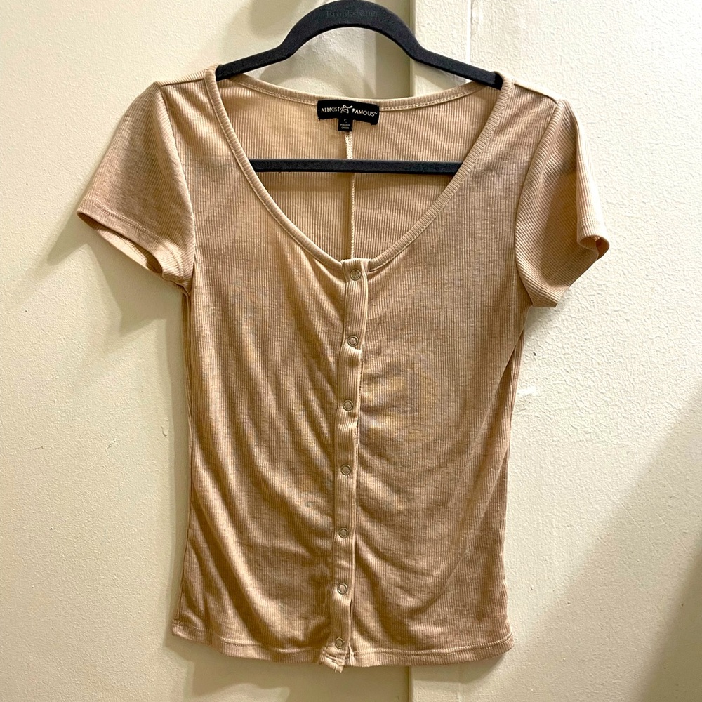 Almost Famous • tan/very light brown • small